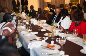 اوباما با خانواده پدری‌اش در نایروبی شام خورد