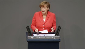 مرکل: آلمان نمی‌تواند به تنهایی مسئله پناهجویان را حل کند