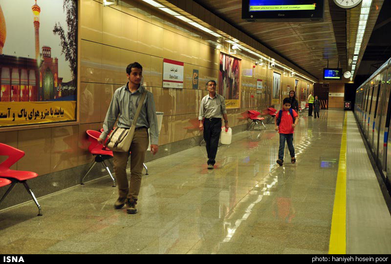 استفاده از کاشی‌های مخصوص نابینایان در متروی شیراز