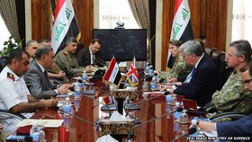 وزیر دفاع انگلیس در عراق: ماموریت انگلیس در ائتلاف ضد داعش تمدید شد