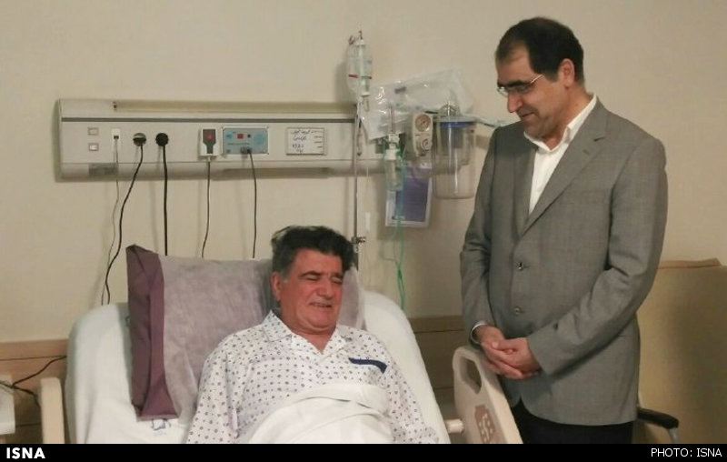 وزیر بهداشت به عیادت استاد آواز ایران رفت
