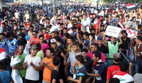 ادامه تظاهرات در بغداد و متهم شدن دولت العبادی به "وقت‌کشی"