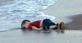 انتقاد پدر کودک غرق شده سوری از بی توجهی پادشاهان عرب