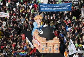 تظاهرات صدها هزار نفر در برلین علیه توافق تجارت آزاد آمریکا- اروپا