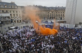 افسران پلس فرانسه در اعتراض به شرایط کاری خود تظاهرات کردند