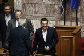رای مثبت پارلمان یونان به تدابیر ریاضتی جدید/ برگزاری تظاهرات ضد ریاضتی
