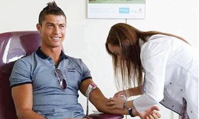 1445930377395_Cristiano-Ronaldo-Whil-Donating-Blood.jpg