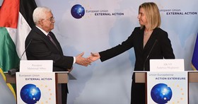 دیدار عباس و موگرینی/عباس پرونده تجاوزات اخیر اسرائیل را به لاهه می‌برد