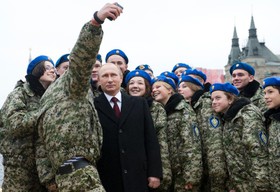 راهپیمایی گسترده روس‌ها در مسکو در حمایت از پوتین