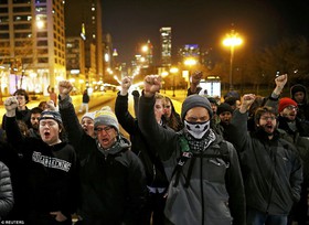 تظاهرات اعتراضی در شیکاگو همزمان با آغاز سال نو میلادی