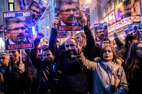 شرکت هزاران تن در مراسم تشییع وکیل حامی کردها در ترکیه