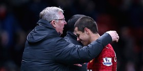 1450177605588_Javier-Hernandez-Alex-Ferguson.jpg