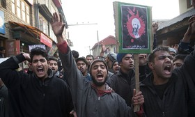 کشمیری‌ها در اعتراض به اعدام شیخ نمر تظاهرات کردند