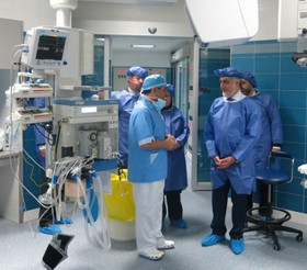 بازدید رییس اجرایی دولت افغانستان از یک بیمارستان