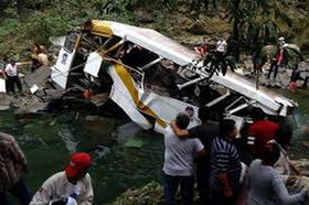 20 کشته بر اثر سقوط اتوبوس مکزیکی