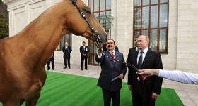 اسب پیشکشی پوتین به پادشاه بحرین