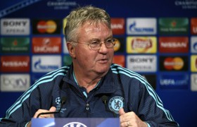 1455604053464_851982-l-entraineur-de-chelsea-guus-hiddink-en-conference-de-presse-le-15-fevrier-2016-au-parc-des-princes.jpg