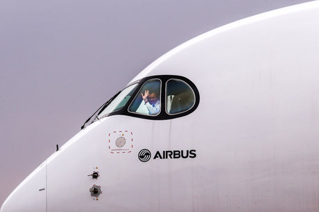 فرود اولین هواپیمای ایرباس ۳۵۰ در فرودگاه بین‌المللی مهرآباد