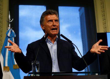 رییس جمهور آرژانتین در اندیشه شرکت دوباره در انتخابات