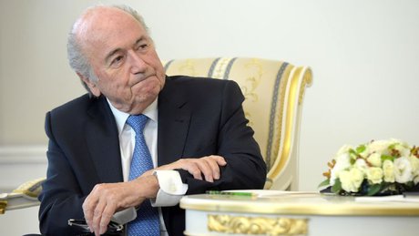 درخواست فیفا از بلاتر برای بازگرداندن اتومبیل و رانندهاش سپ بلاتر