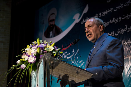 مراسم تقدیر از معلمان نمونه با حضور علی اصغر فانی وزیر آموزش و پرورش
