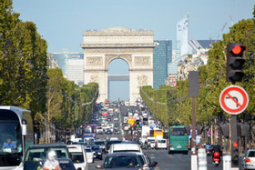 1462796996616_champs-elysees-daytime.jpg