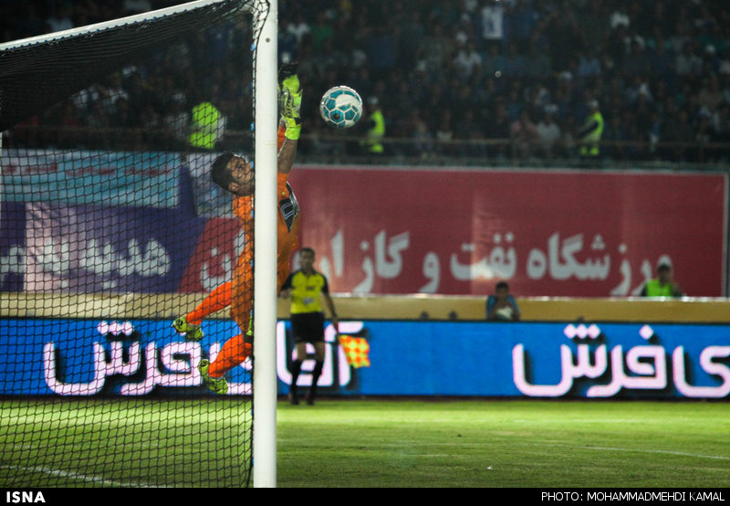 فینال جام حذفی فوتبال بین تیمهای استقلال تهران و ذوب آهن اصفهان
