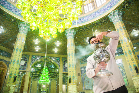 حضور ۱۵۰۰ زائر غیرایرانی در مسجد مقدس جمکران