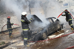 آتش سوزی خودرو سواری در پارکینگ برج مسکونی