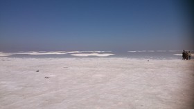 لزوم ارائه راهکاری سریع جهت کنترل نمک‌های انباشته شده دریاچه ارومیه