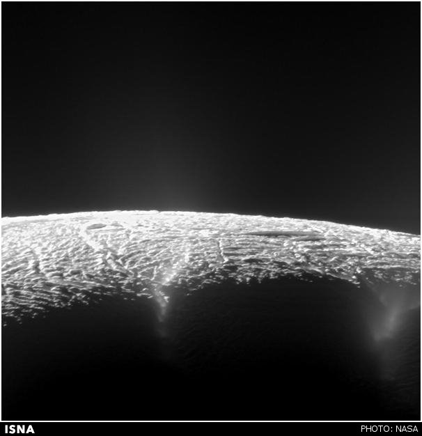 نقشه‌برداری از 101 آبفشان بر سطح قمر یخ‌زده زحل