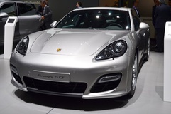 پورشه پانامرا GTS 5-2012-Porsche-Panamera-GTS-jpg_112230.jpg