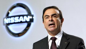 792632-aus-bus-pix-nissan-ceo-carlos-ghosn-bbg-650.jpg