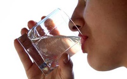 ▲ کاهش فشارخون با نوشیدن یک لیوان آب قبل از دوش گرفتن ▼ 1