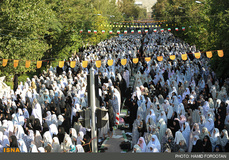 اقامه نماز عید فطر توسط مقام معظم رهبری در مصلی
