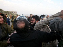 زخمی شدن ده‌ها فلسطینی در حمله نیروهای صهیونیستی به اردوگاه "عایدة"