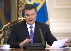 یانوکوویچ به حل بحران اوکراین و جلوگیری از افزایش تنش‌ها متعهد شد