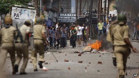 درگیری جدایی طلبان کشمیر با نیروهای دولتی هند