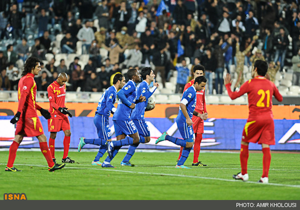 بازی استقلال تهران و فولاد خوزستان