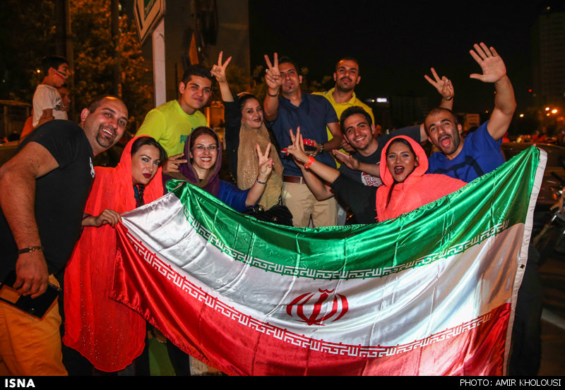  تصاویر رقص و شادی مردم در خیابان پس از بازی ایران   آرژانتین