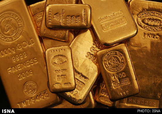 طلا همچنان در مرز 1300 دلار ایستادگی می‌کند