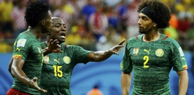 Cameroons-Achille-Weboc-C-tries-to-separate-teammates-Benjamin-Moukandjo-L-and-Benoit-Assou-Ekotto-as-they-argue-during-their-2014-World-Cup-Group-A-soccer-match-against-Croatia-at-the-Amazonia-arena-in-Manaus-Jun-631x312.jpg