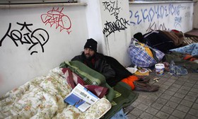 Greece-homeless-men-in-At-008.jpg