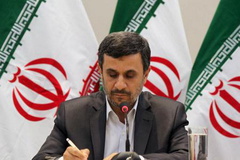 احمدی‌نژاد قهرمانی تیم ملی کشتی فرنگی ایران را تبریک گفت