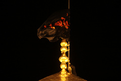 پرچم عزای سیدالشهدا(ع) بر فراز بارگاه حضرت معصومه(س) برافراشته می‌شود