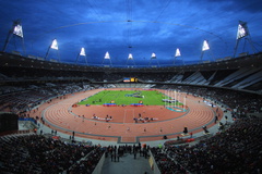 London_2012_Olympic_Stadium_under_floodlights_May_5_2012.jpg