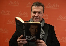 Lothar-Matthaeus-stellt-Buch-vor.jpg