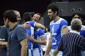 Matin Varamin players celebrate after victory over Otia Miyoshi Weisse Adler.JPG