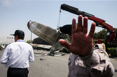 تصاویر سقوط هواپیمای مسافربری در تهران