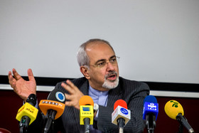 ظریف در جمع خبرنگاران ایرانی: نمی‌پذیریم کسی برای ما نسخه بپیچد